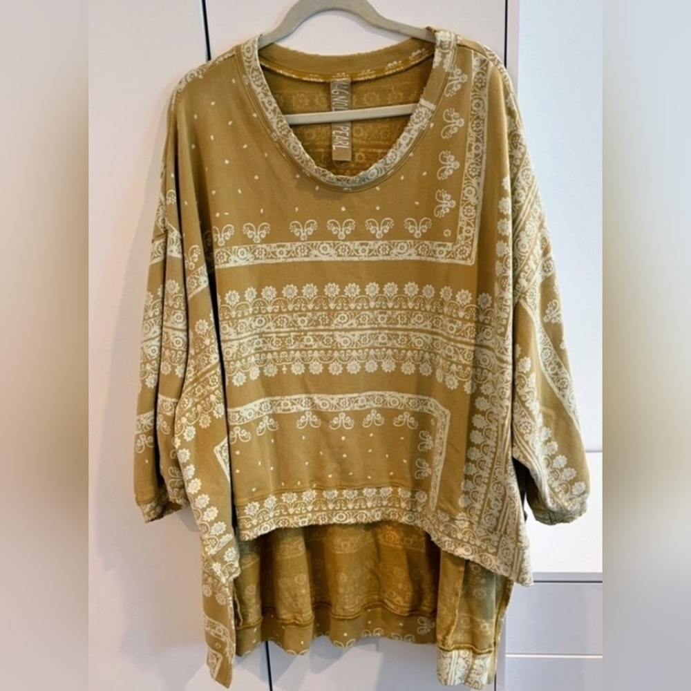 Magnolia Pearl💫 Bandana Francis Pullover - Goldrush